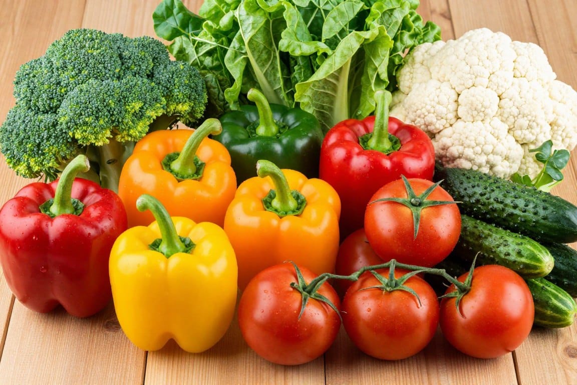 Colorful array of non-starchy vegetables for insulin resistance diet